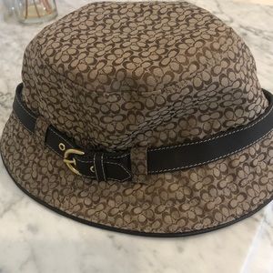 Coach bucket hat ( size M/L)
